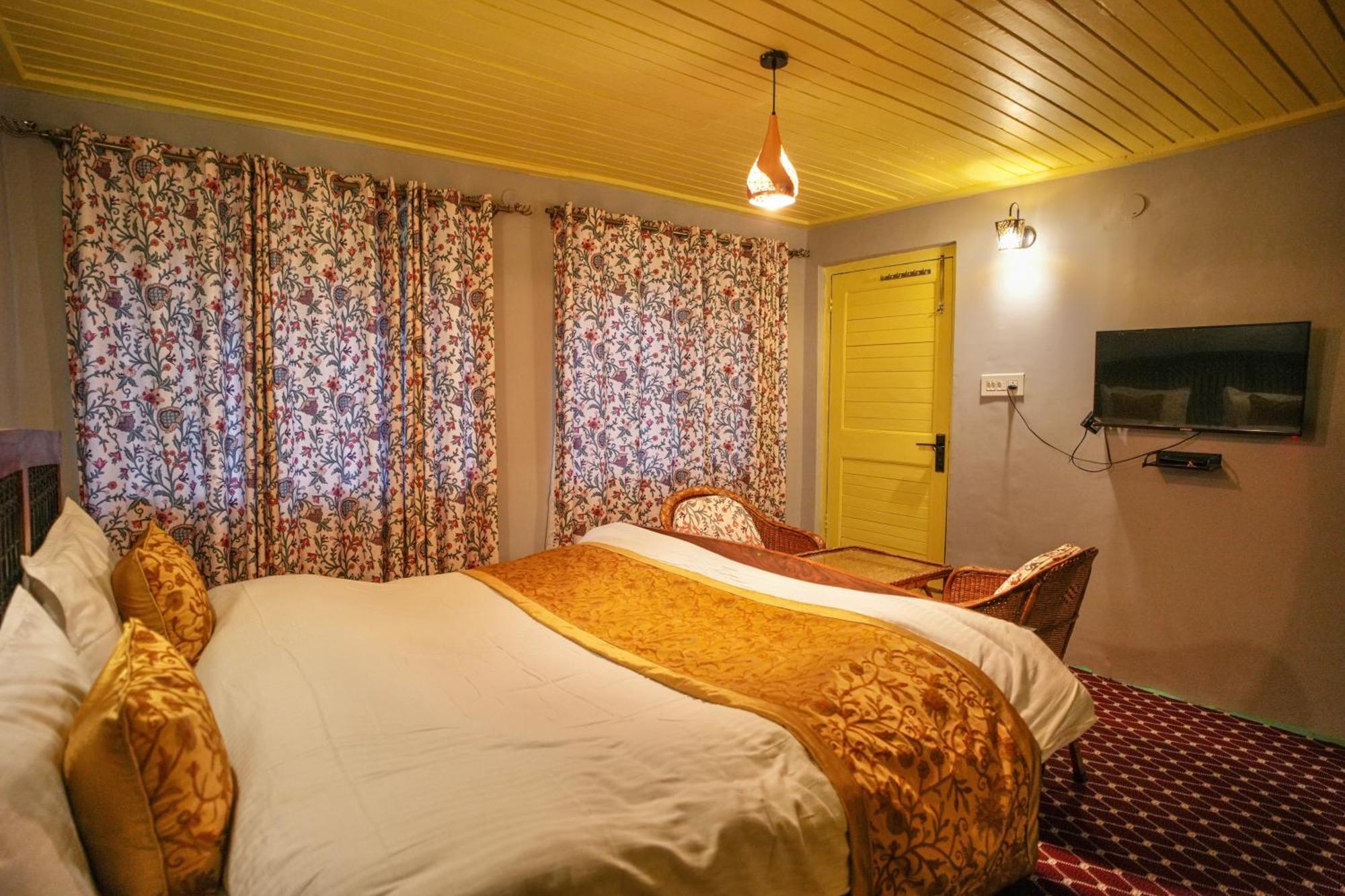 Hotel Little Silver Pahalgām Екстериор снимка